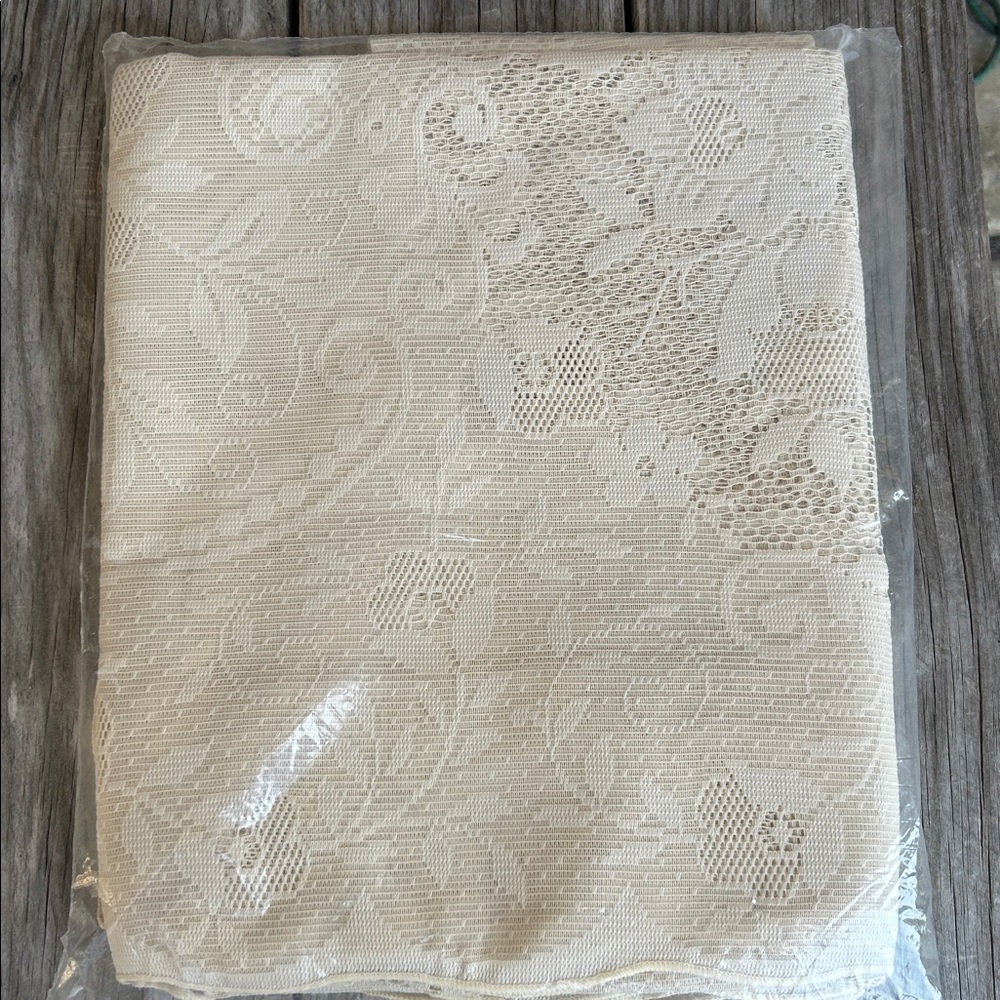 Nottingham lace tablecloth champagne color floral pattern scalloped edge 70”x90” - Picture 3 of 9